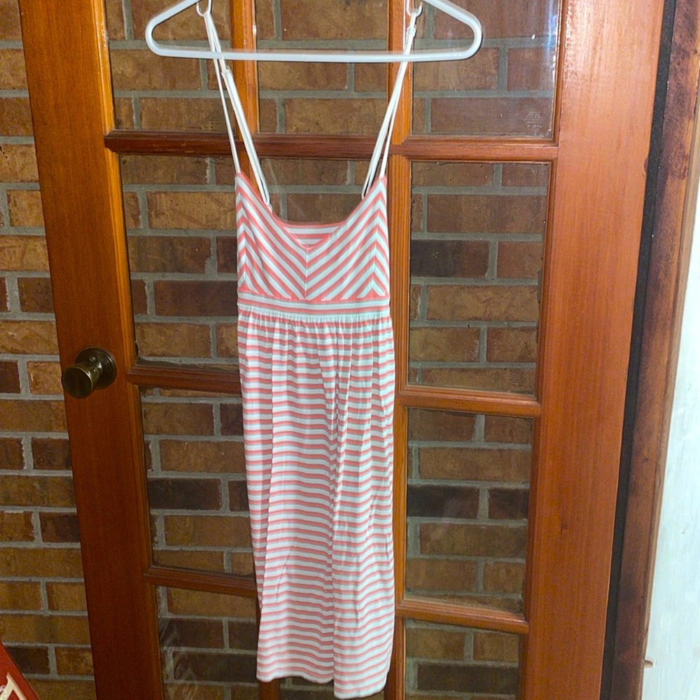 The LOFT women’s lightweight cross-back dress! Size-medium!